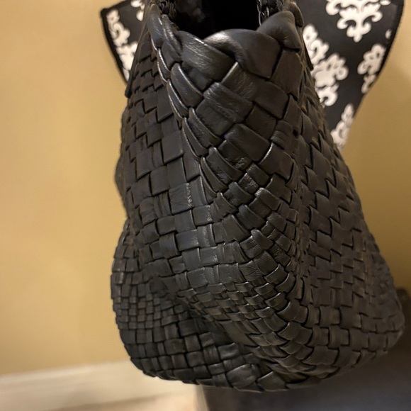 🖤Etienne Aigner Black Woven Leather inside zip pouch & open slots shoulder bag - Picture 2 of 11